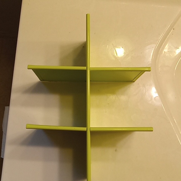 Divider/organizer..6spots..metal lime green.perfect condition but fast! - Picture 4 of 4